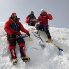 Da sx a dx Jerome Perruquet, Francois Cazzanelli e Pietro Picco sul K2